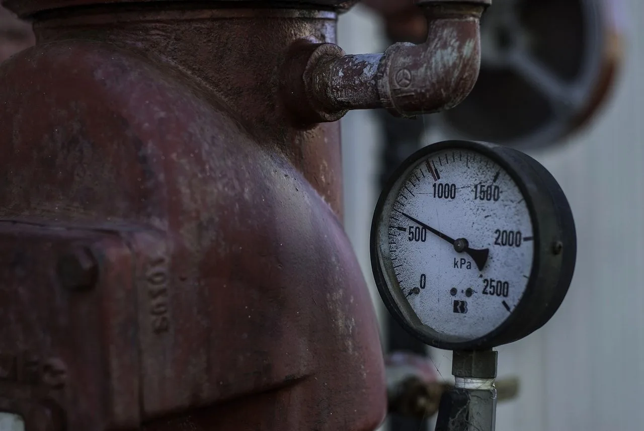 Pressure gauge mounted on a rusty water valve